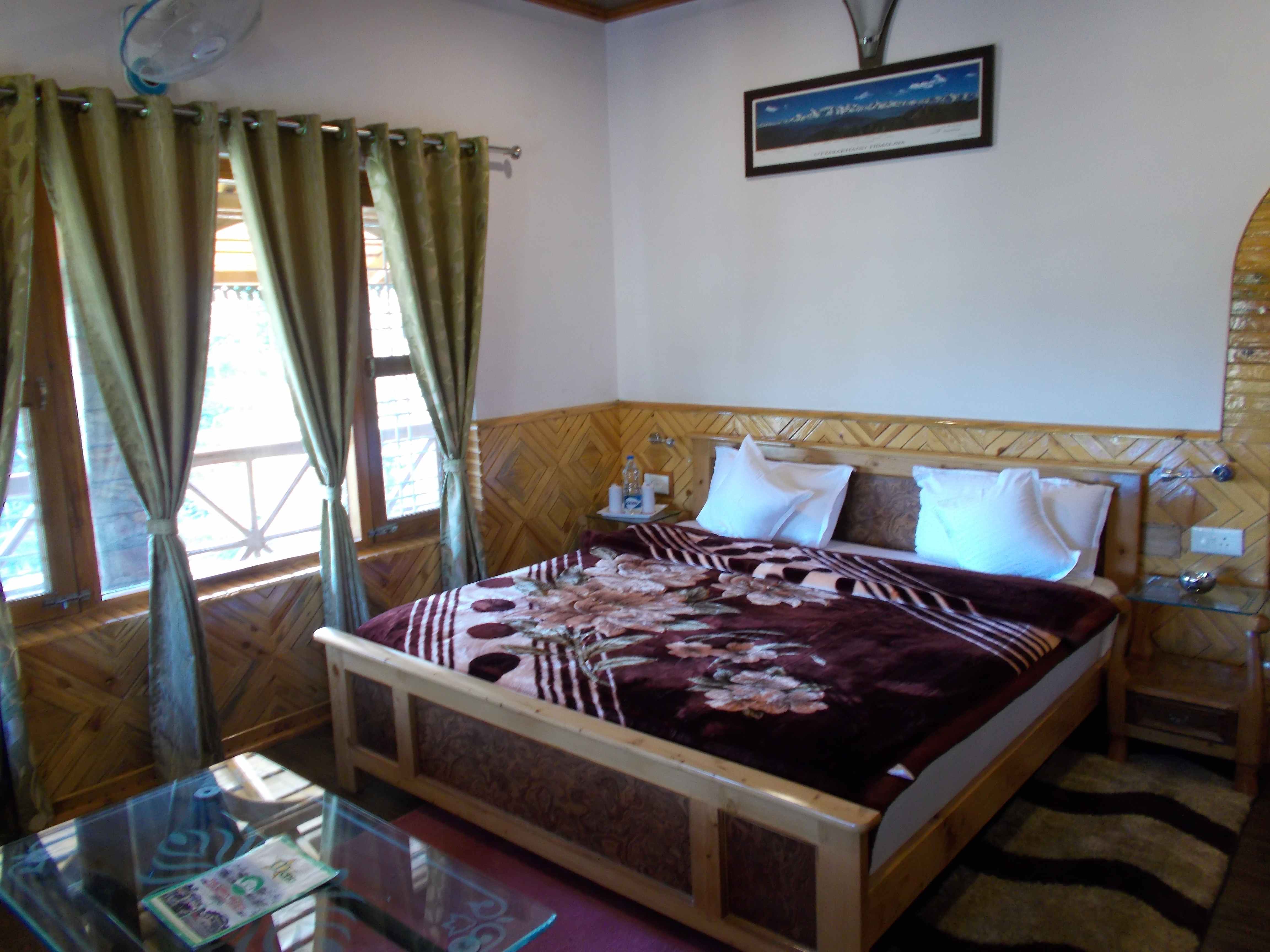 Standard Room (4500 INR)
